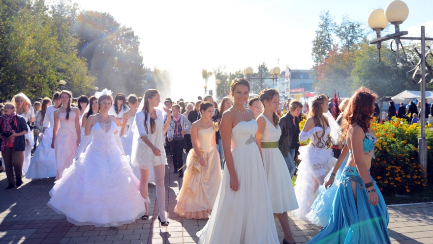 День города Людиново 2012. Парад невест