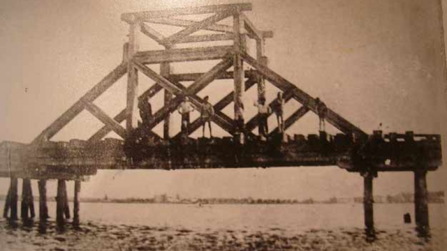 Часть железнодорожного моста через озеро Ломпадь в Людиново