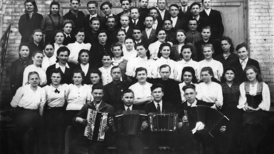 1946 г. Ансамбль песни и пляски Людиновского машиностроительного техникума