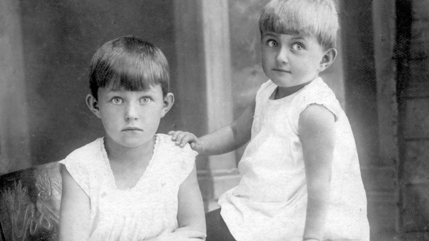 1931 год. Жительницы Людиново сестры Кондаковы Елизавета и Анна