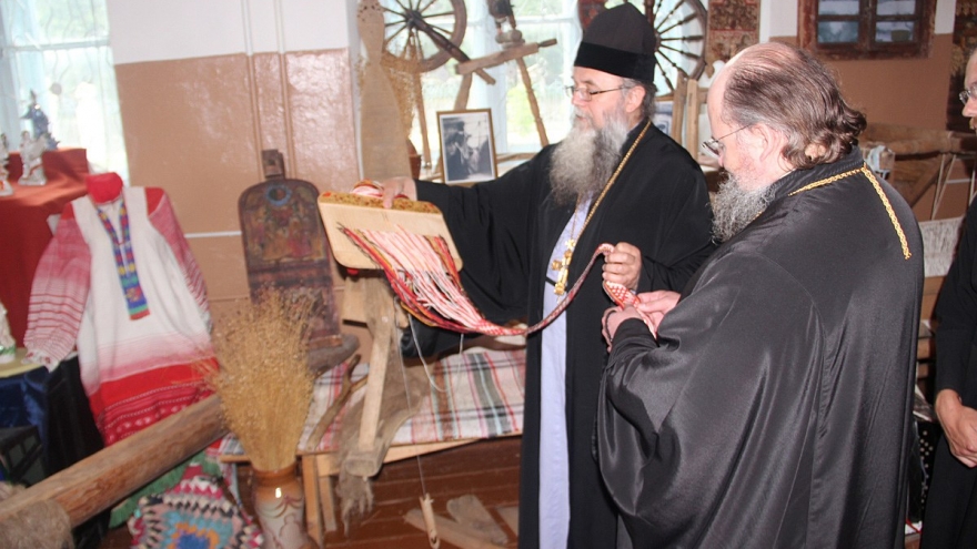 Епископ Никита посетил музей в Казанском храме
