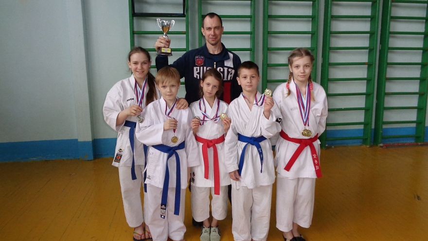 Людиновские каратисты завоевали 7 золотых медалей на чемпионате области
