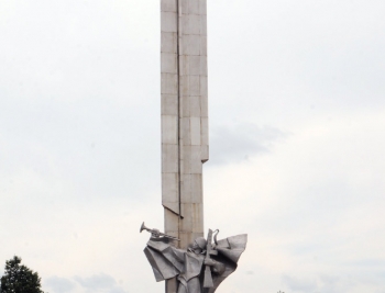 Монумент в честь освобождения Людиново и Победы (июль 2012)