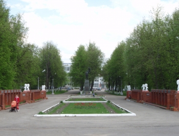 Аллея героев. Памятник А. Шумавцову