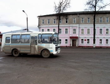 Автобус у ЛП БГТУ
