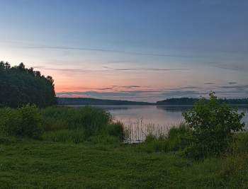 Закат на озере