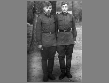 1940 год. Житель Людиново - Яковлев Виктор Владимирович (слева) с другом