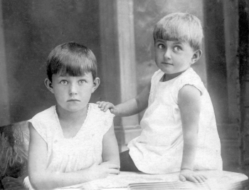 1931 год. Жительницы Людиново сестры Кондаковы Елизавета и Анна
